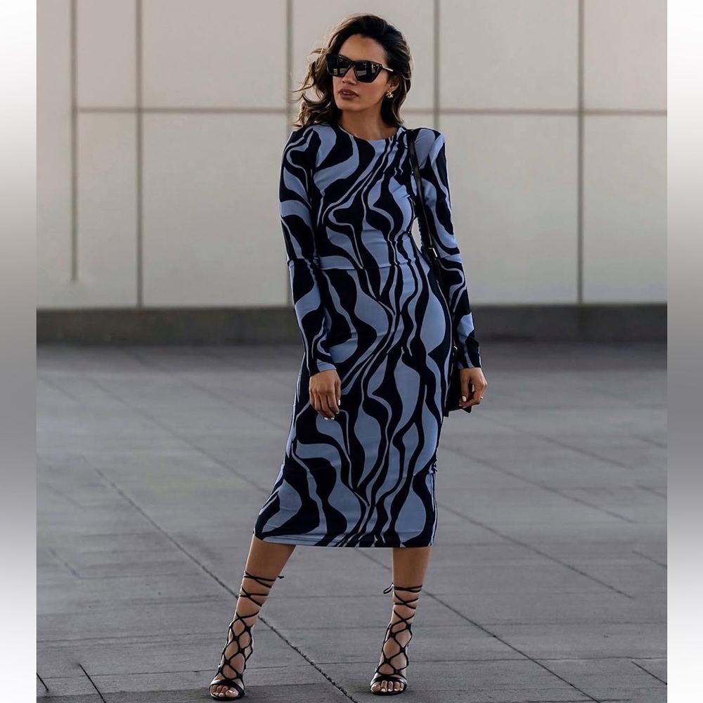 Elegant Blue and Black Patterned Dress
